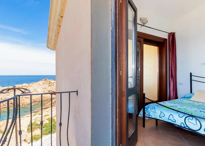 Casa Sulla Scogliera Isola Rossa (Sassari)